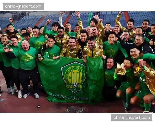 消息：北京国安官方宣布，与青年队三名球员签署职业合同